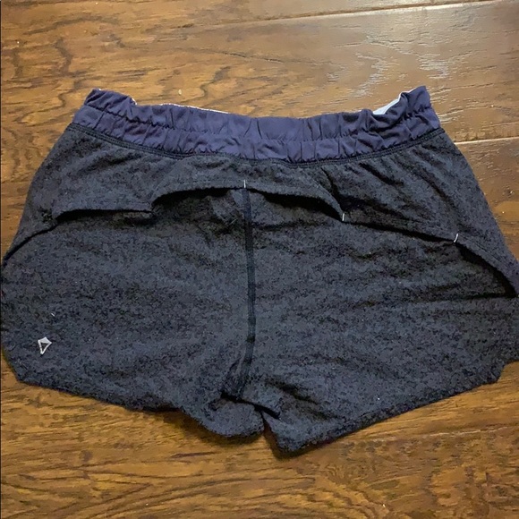 Girls size 14 ivivva shorts - Picture 3 of 4
